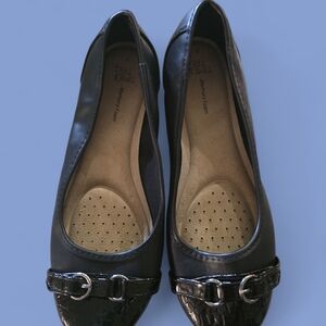 Time and Tru Women's Black Textured Flats with buckle